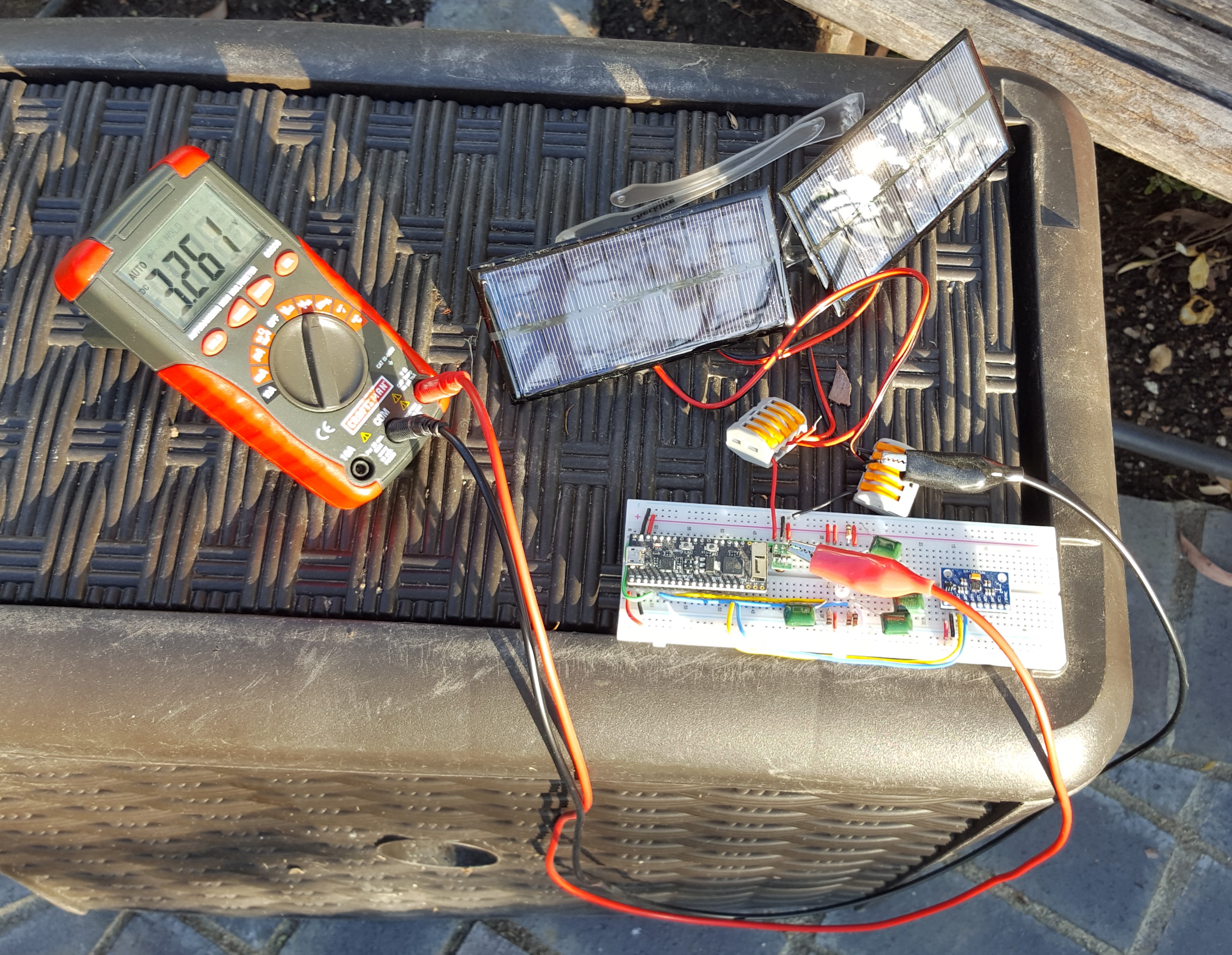 Measuring DD0503MA buck converter voltage regulator output voltage with 2 3.5V, 250mA solar panels in parallel.jpg