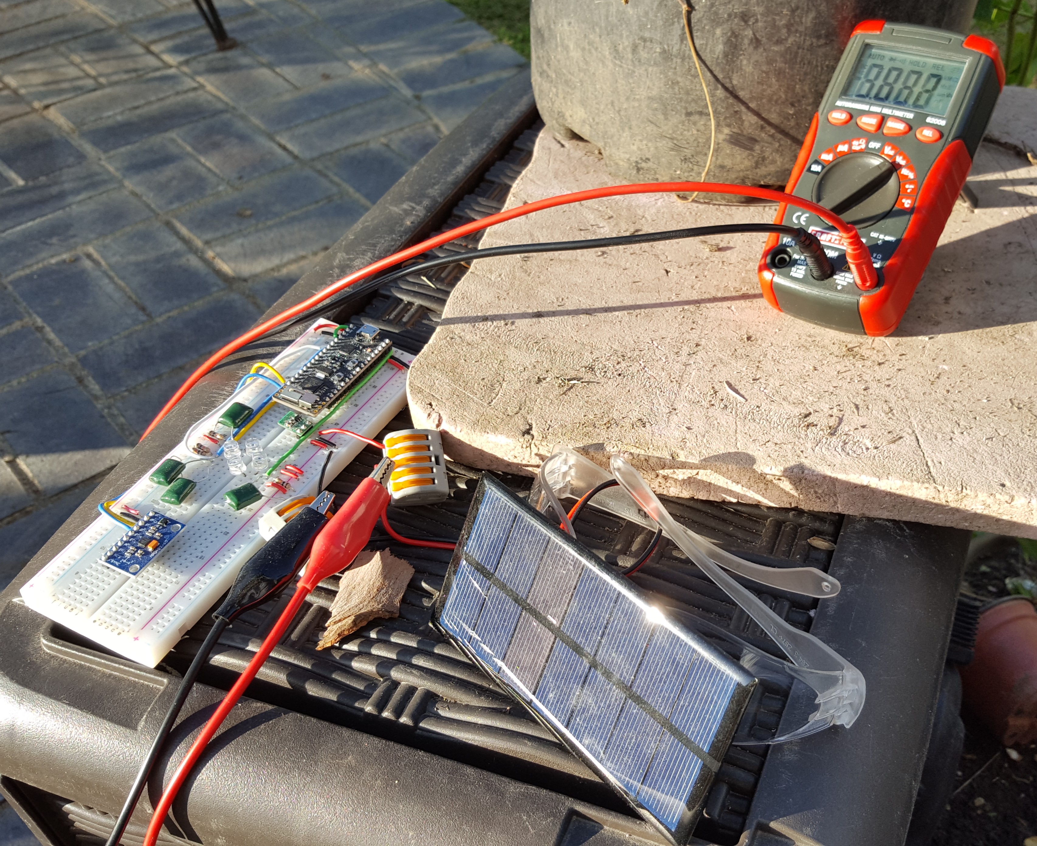 3.8V output from solar panel pointed to sun.jpg